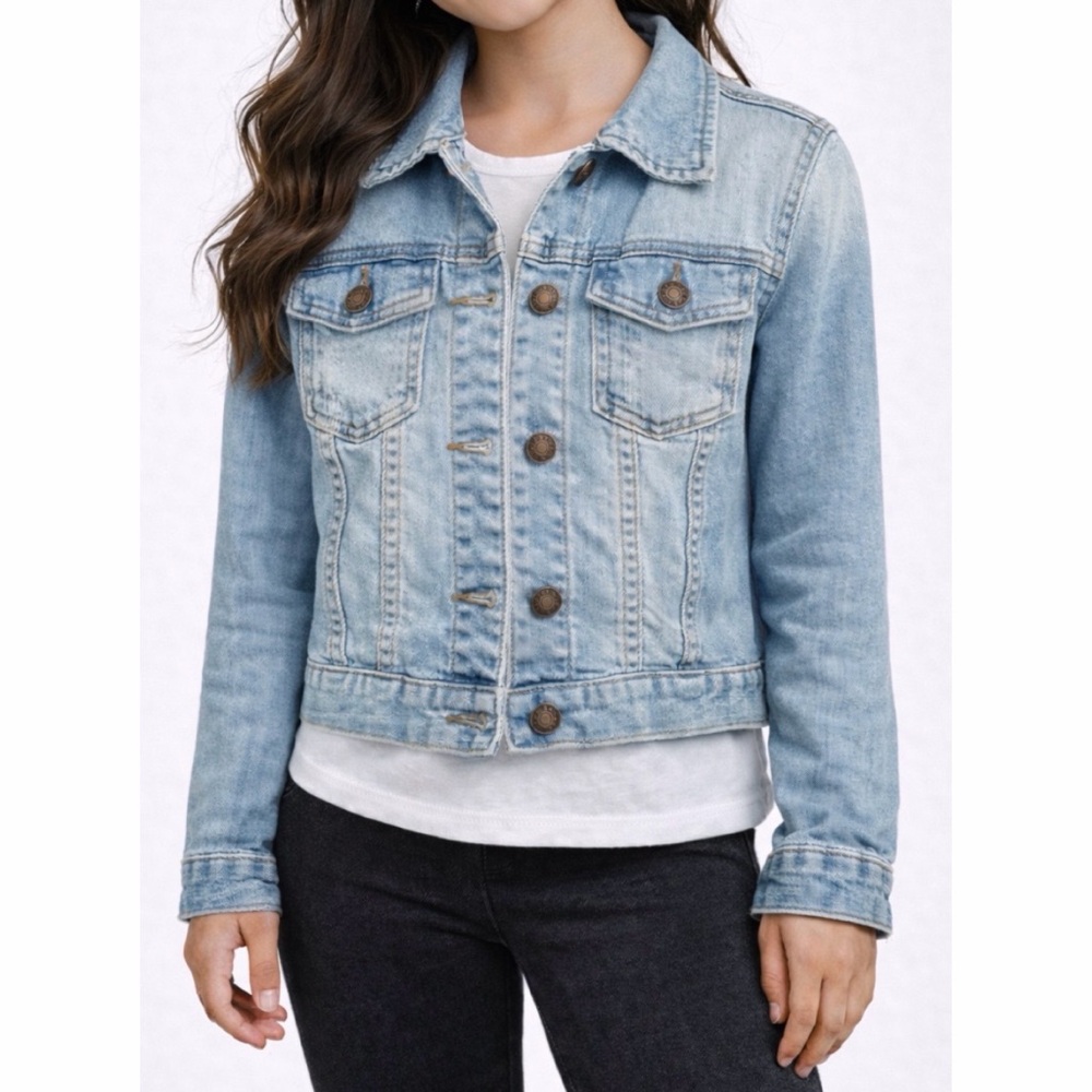 FOREVER 21 • Light Wash Distressed Denim Jacket, M